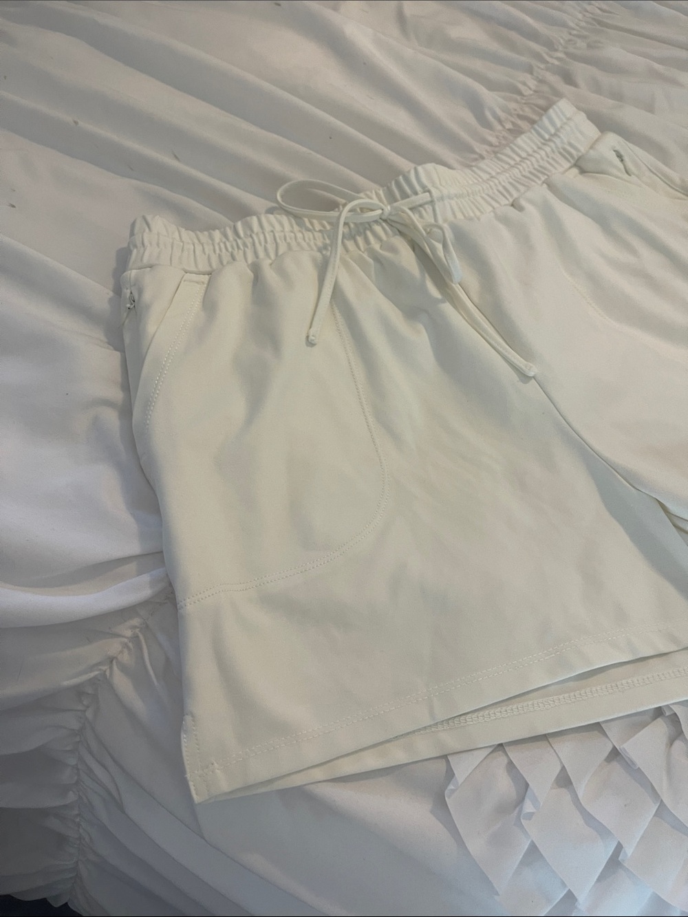 Cynthia Rowley Women’s Cream Drawstring Shorts - Picture 2 of 4